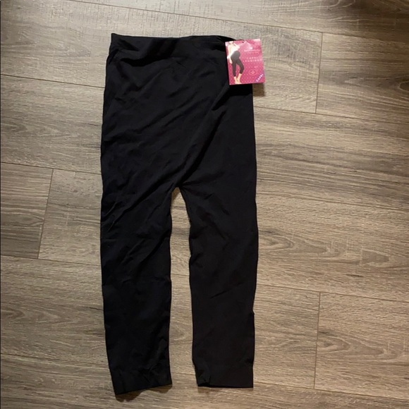 BeMaternity Pants - BeMaternity Capri Leggings NWT